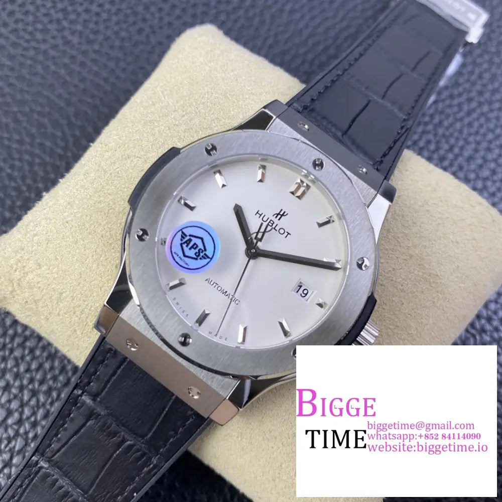 Classic Fusion 42Mm White Dial Black Leather Strap Apsf A1110 Hublot