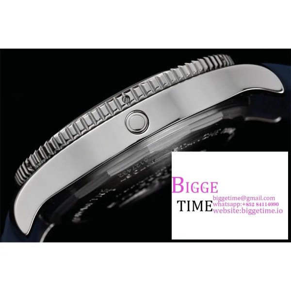 Breitling 42mm SUPEROCEAN Blue Dial Blue Rubber Strap TF A2824 - Image 6