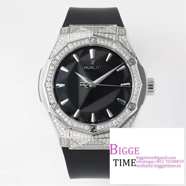 Classic Fusion 40mm All Diamond Bezel Black Dial Black Rubber Strap APSF A1110
