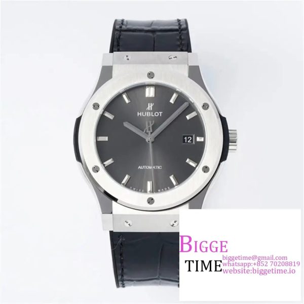 Classic Fusion 42mm Grey Dial Black Leather Strap JJ+F A1110