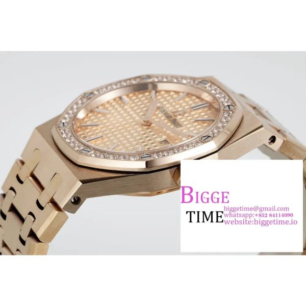 Lady Royal Oak 33mm RG ZF 1:1 Best Edition Rose Gold Dial Diamonds Bezel on RG Bracelet Swiss Quartz - Image 5