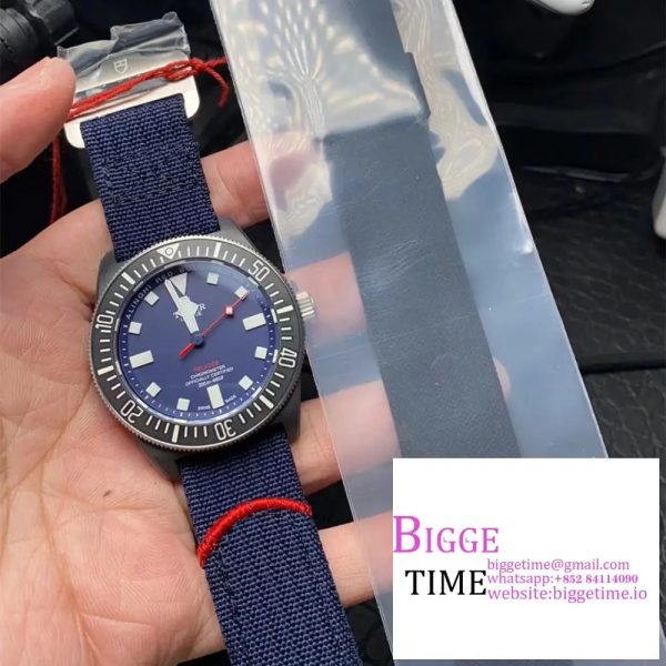 Pelagos 42mm Carbon Blue Dial Red Hand Nylon Strap M+ F - Image 5