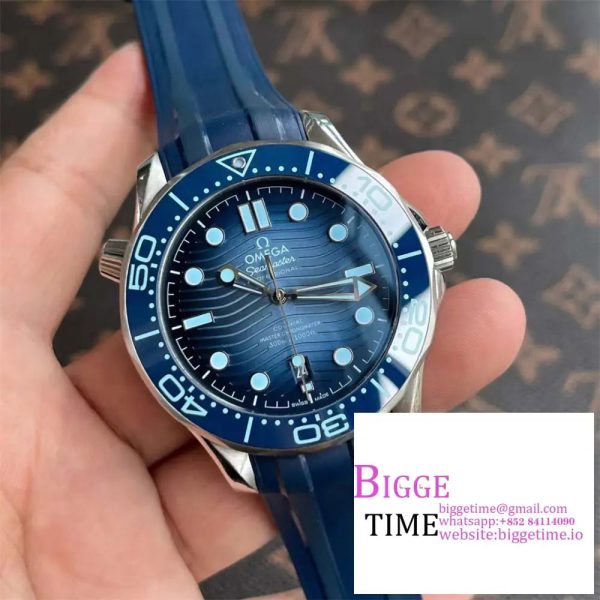 Seamaster Diver 300M 42mm Summer Blue Dial Blue Rubber Strap VSF A8808 - Image 3