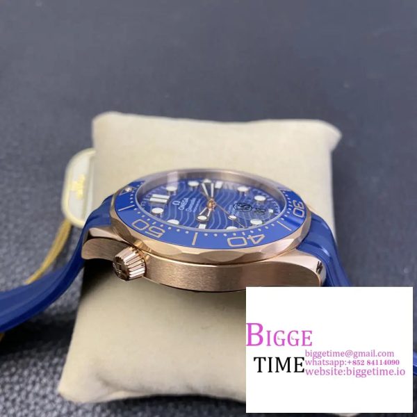 Seamaster Diver 300M SS/RG VSF 1:1 Best Edition RG Bezel Blue Dial on Blue Rubber Strap A8800 - Image 5