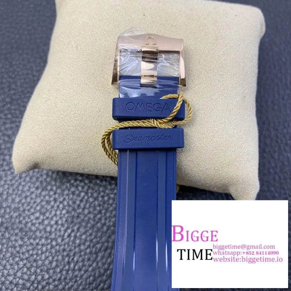 Seamaster Diver 300M SS/RG VSF 1:1 Best Edition RG Bezel Blue Dial on Blue Rubber Strap A8800 - Image 6