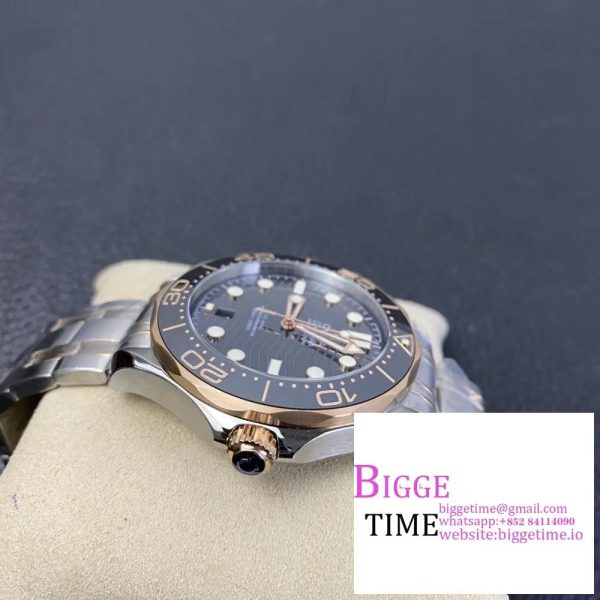 Seamaster Diver 300M SS/YG VSF 1:1 Best Edition YG Bezel Black Dial on SS/YG Bracelet A8800 - Image 6