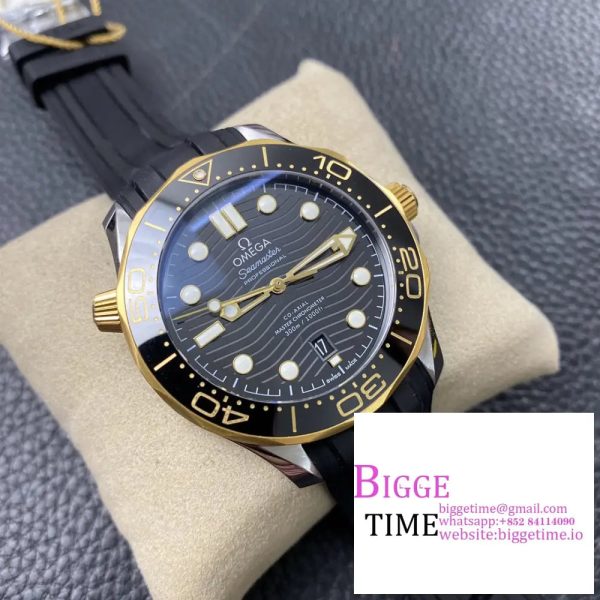 Seamaster Diver 300M SS/YG VSF 1:1 Best Edition YG Bezel Black Dial on Black Rubber Strap A8800 - Image 3