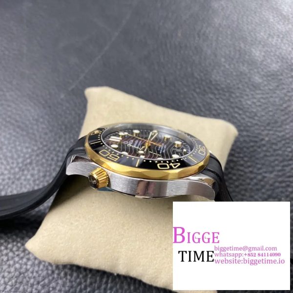 Seamaster Diver 300M SS/YG VSF 1:1 Best Edition YG Bezel Black Dial on Black Rubber Strap A8800 - Image 6