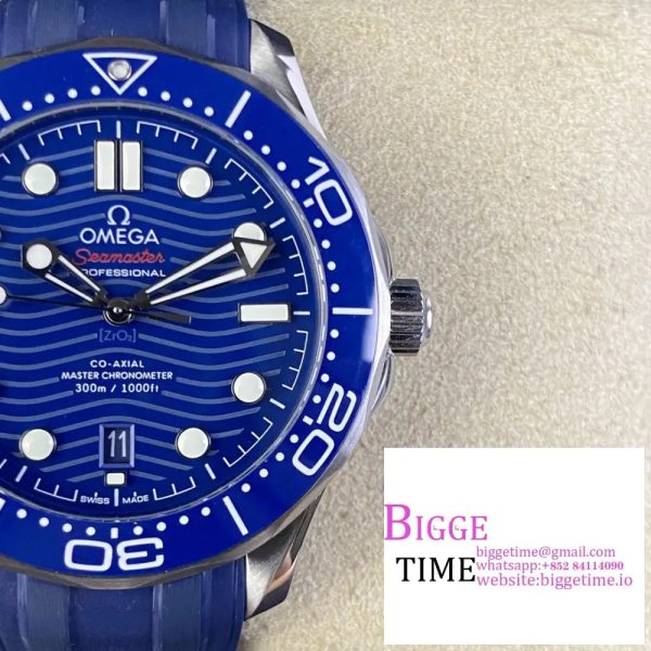 Seamaster Diver 300M ZF 1:1 Best Edition Blue Ceramic Blue Dial on Blue Rubber Strap A8800 - Image 4