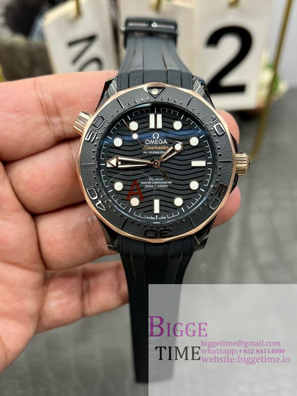 Seamaster 300m 43.5mm Black Ceramic VSF 1:1 Best Edition Black Dial RG Bezel on Black Rubber Strap A8806